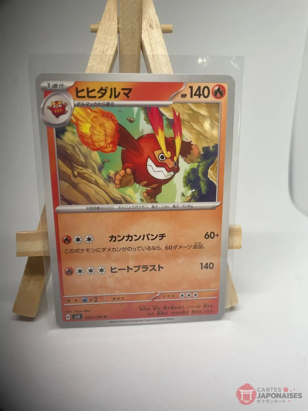 darumacho 018 108 sv3 Carte Pokémon japonaise Darumacho 018/108, extension sv3 Ruler of the Black Flame Flammes Obsidiennes, illustrée par Yuya Oka