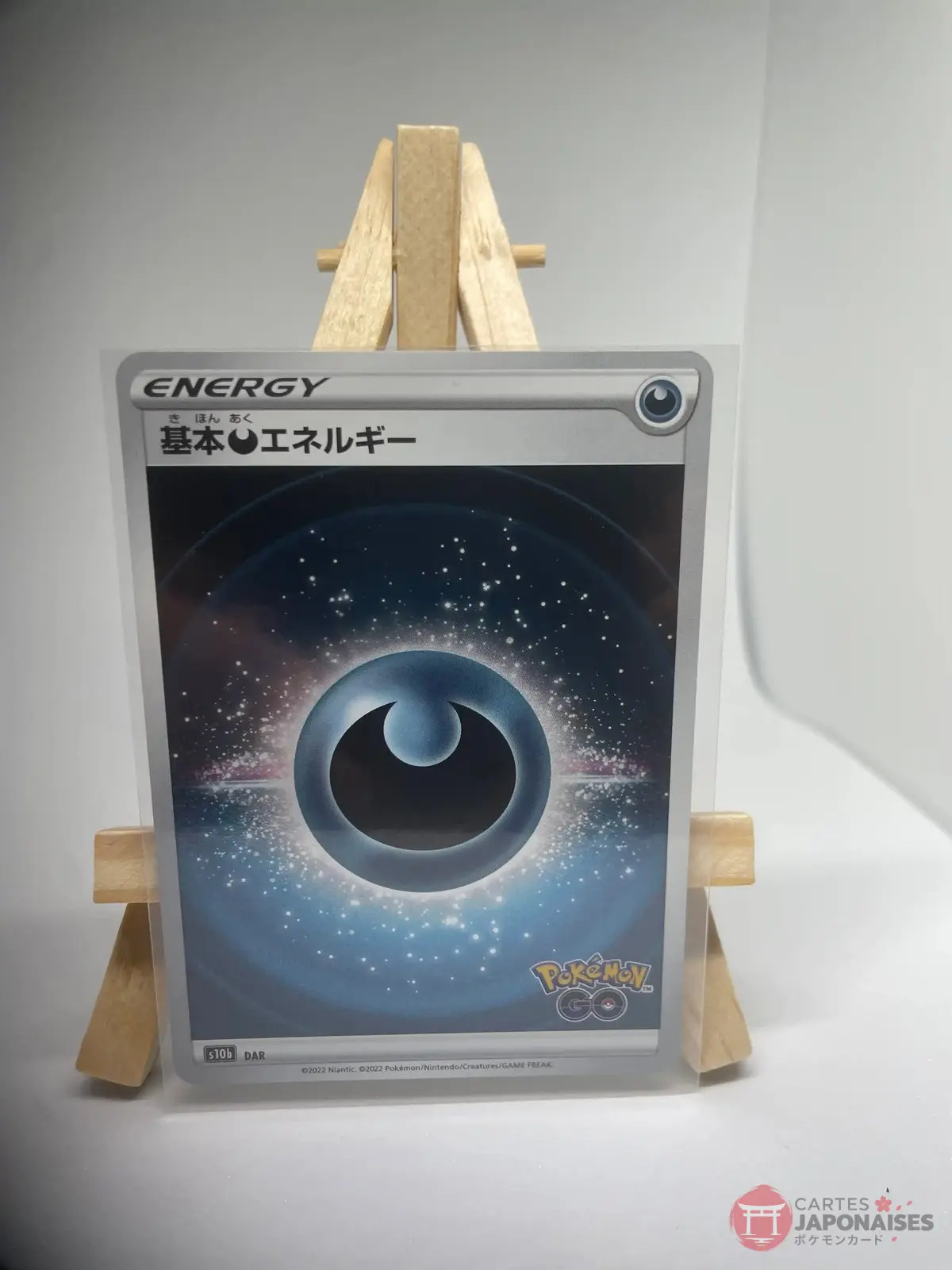 energie obscurite de base s10b pokemon go Japanese Pokémon card Basic Darkness Energy, DAR marking, s10b Pokémon GO set, Pokémon GO logo